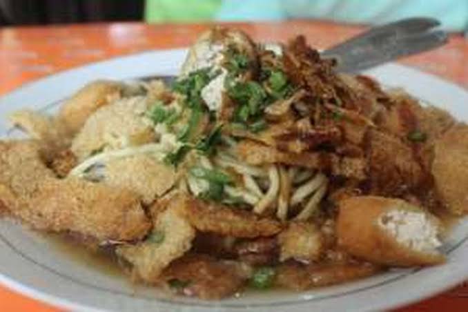 Mie Kopyok Pak Dhuwur, Kuliner Legendaris Semarang